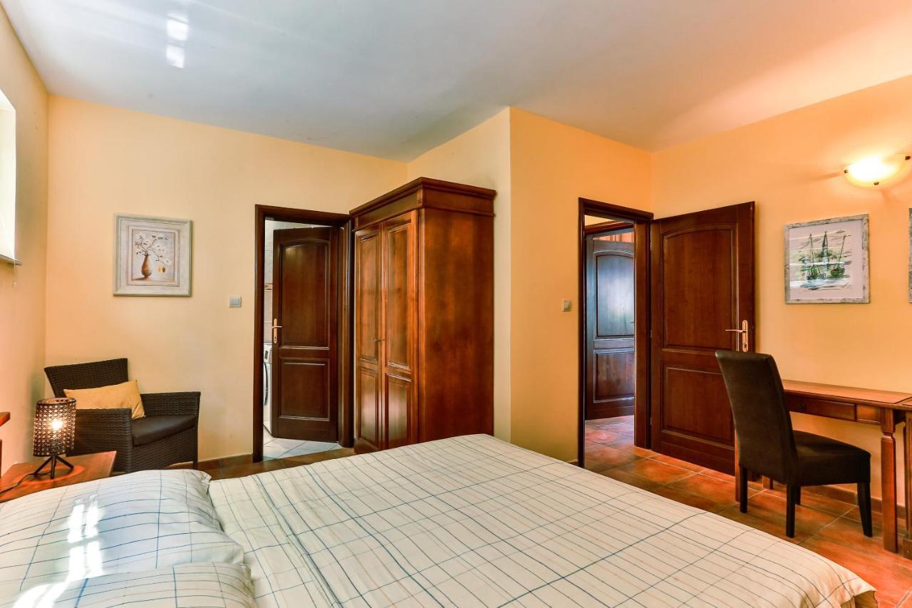 Guest house Damonte - And Budva