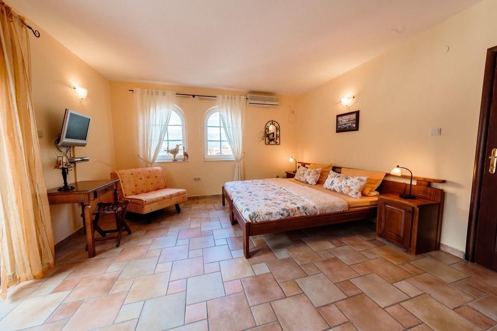 Guest house Damonte - And Budva